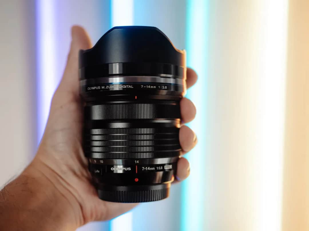 Jak wybrać idealny obiektyw do pomieszczeń? Porady i porównania dla lepszych zdjęć