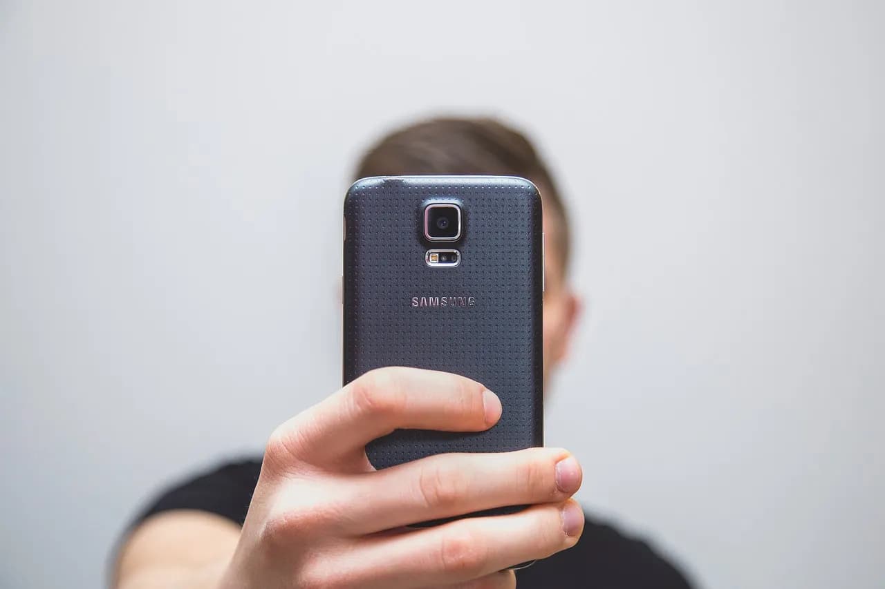 Jak sprawdzić aparat w telefonie i uniknąć problemów z jakością zdjęć