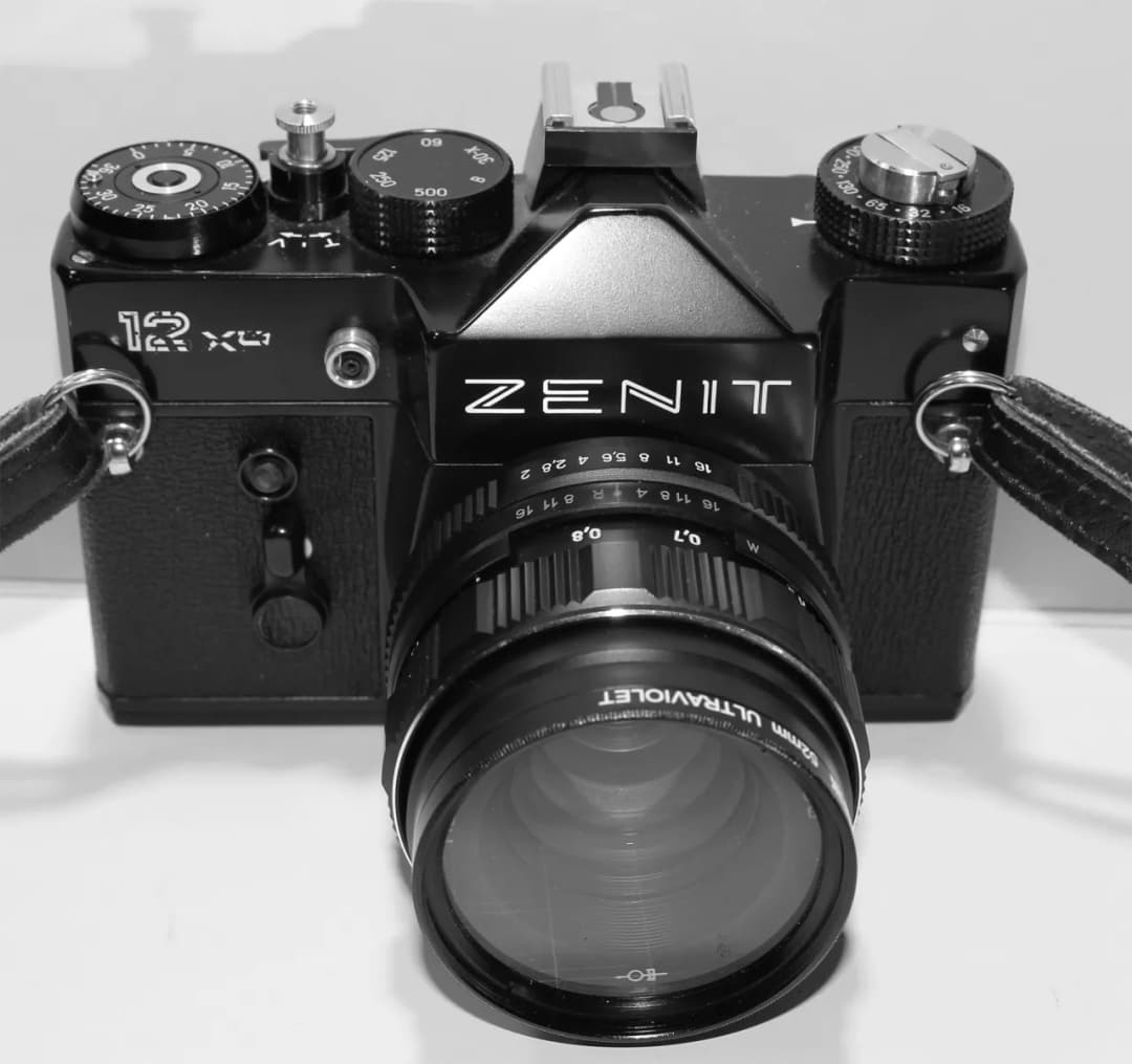 Jak wybrać idealny obiektyw do Zenit E? Kompatybilne modele i praktyczne porady