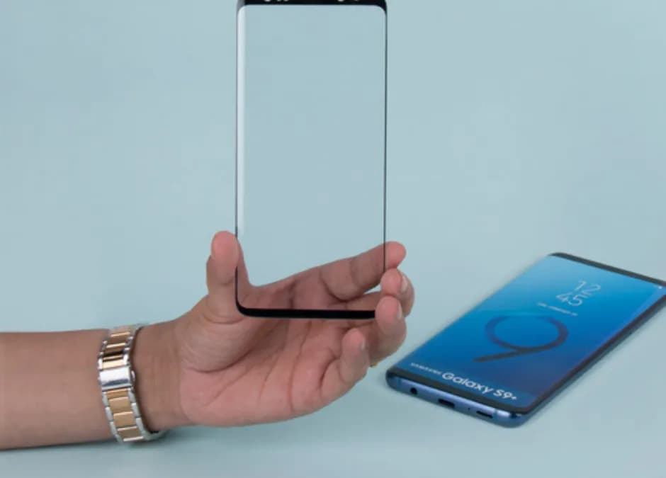 Jak bezpiecznie ściągnąć szkło hartowane z aparatu bez uszkodzenia ekranu