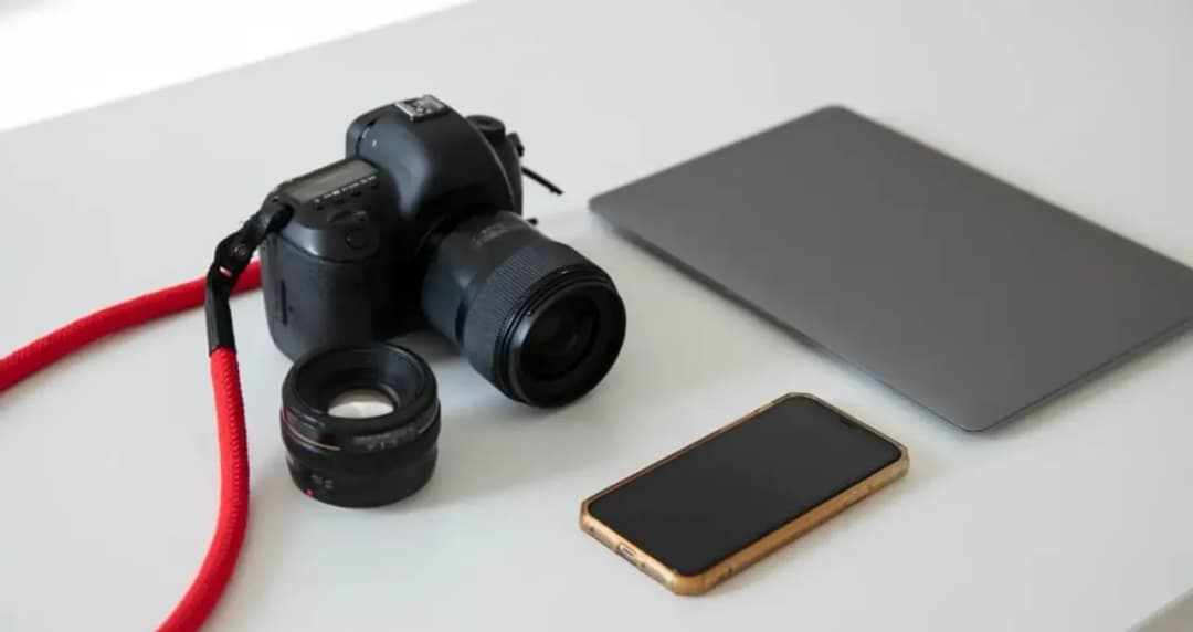 Jak szybko przesłać zdjęcia z aparatu na telefon przez Wi-Fi bez kabli i problemów