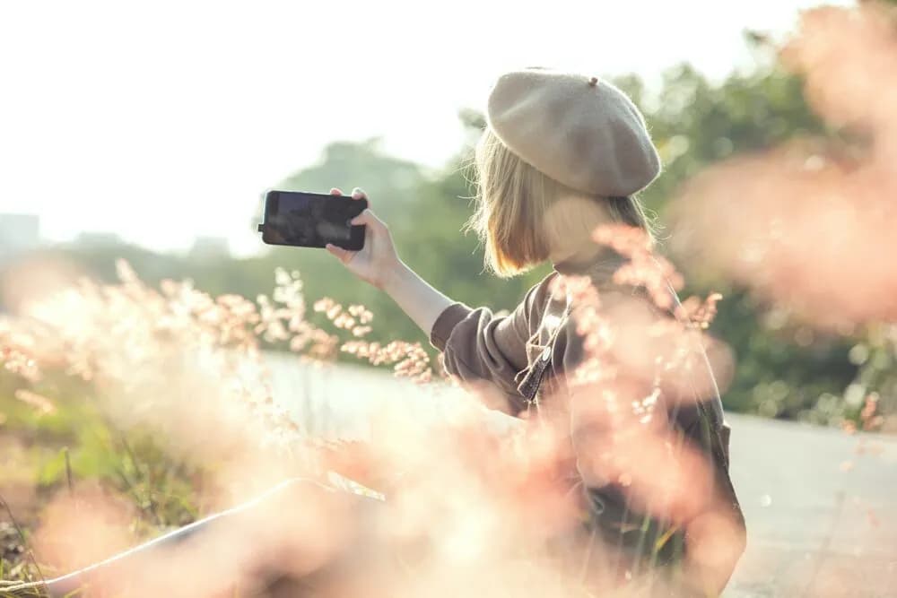 Jak zrobić sobie zdjęcie: 7 trików na idealne selfie w każdej sytuacji
