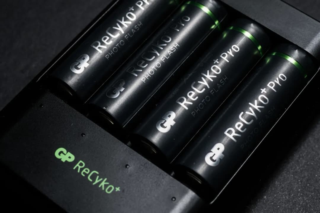 Jakie akumulatorki do lampy błyskowej wybrać, by uniknąć problemów z zasilaniem?