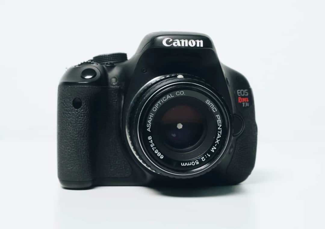 Jak szybko i bez problemów zgrać zdjęcia z aparatu Canon na komputer – poradnik krok po kroku