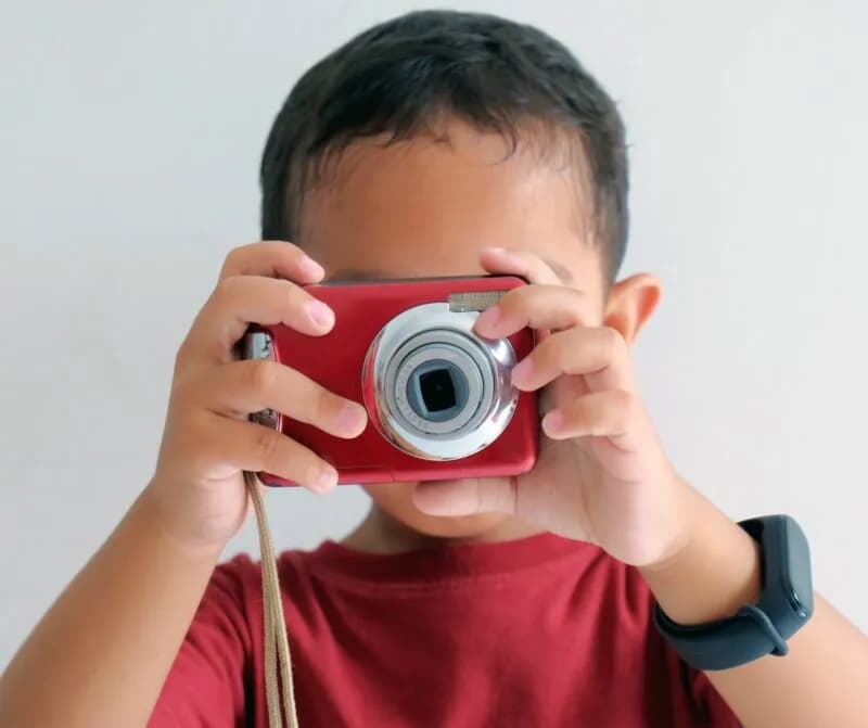Najlepszy aparat fotograficzny dla dziecka – jak wybrać trwały i prosty w obsłudze model